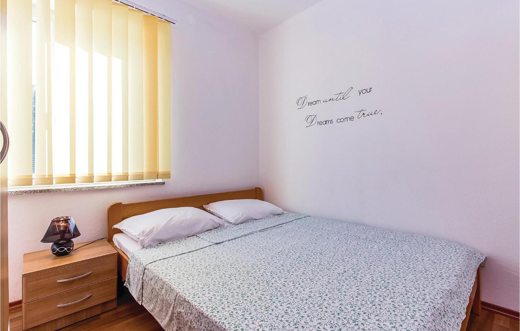 Awesome Apartment In Dobrinj With Wifi 外观 照片